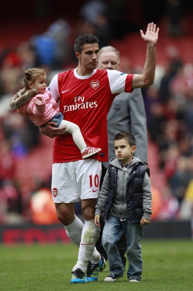 女足欧冠抽签：皇马女足对阵巴黎FC女足，胜者将战巴萨女足（女足欧冠抽签出炉：皇马女足遭遇巴黎FC，晋级者将对阵巴萨女足）